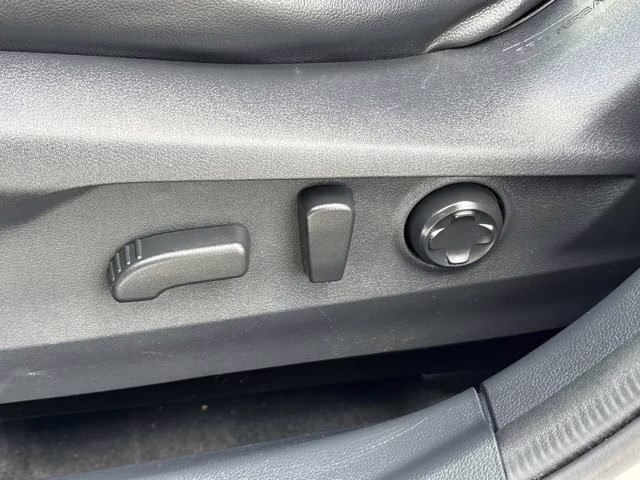 2023 Crystal White Pearl Subaru Outback Limited AWD SUV