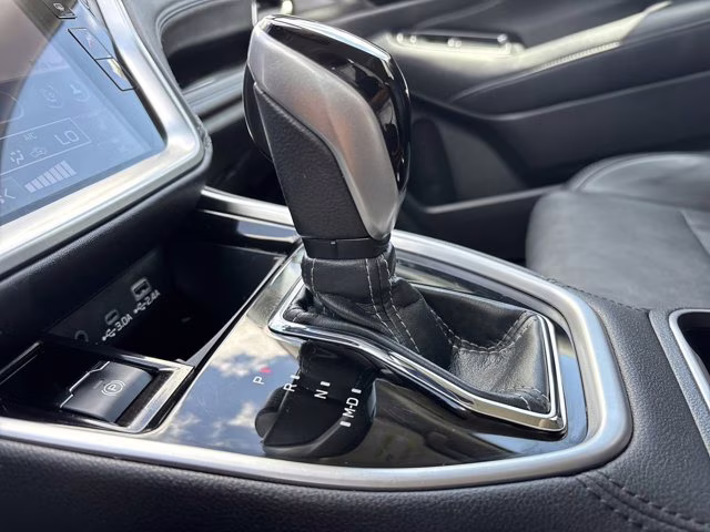 2023 Crystal White Pearl Subaru Outback Limited AWD SUV