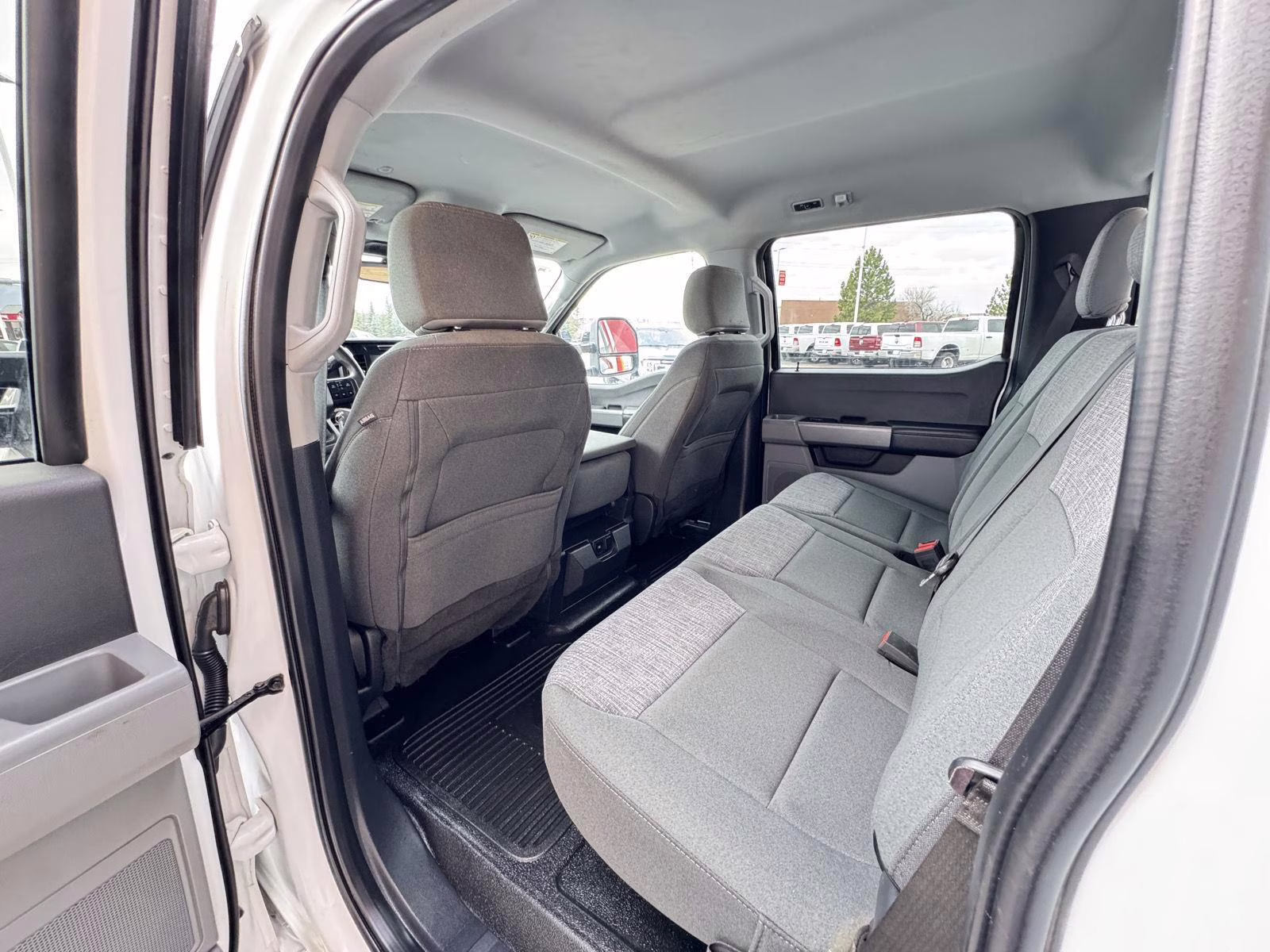 2023 Oxford White Ford Super Duty F-250 SRW XLT 4X4 Truck