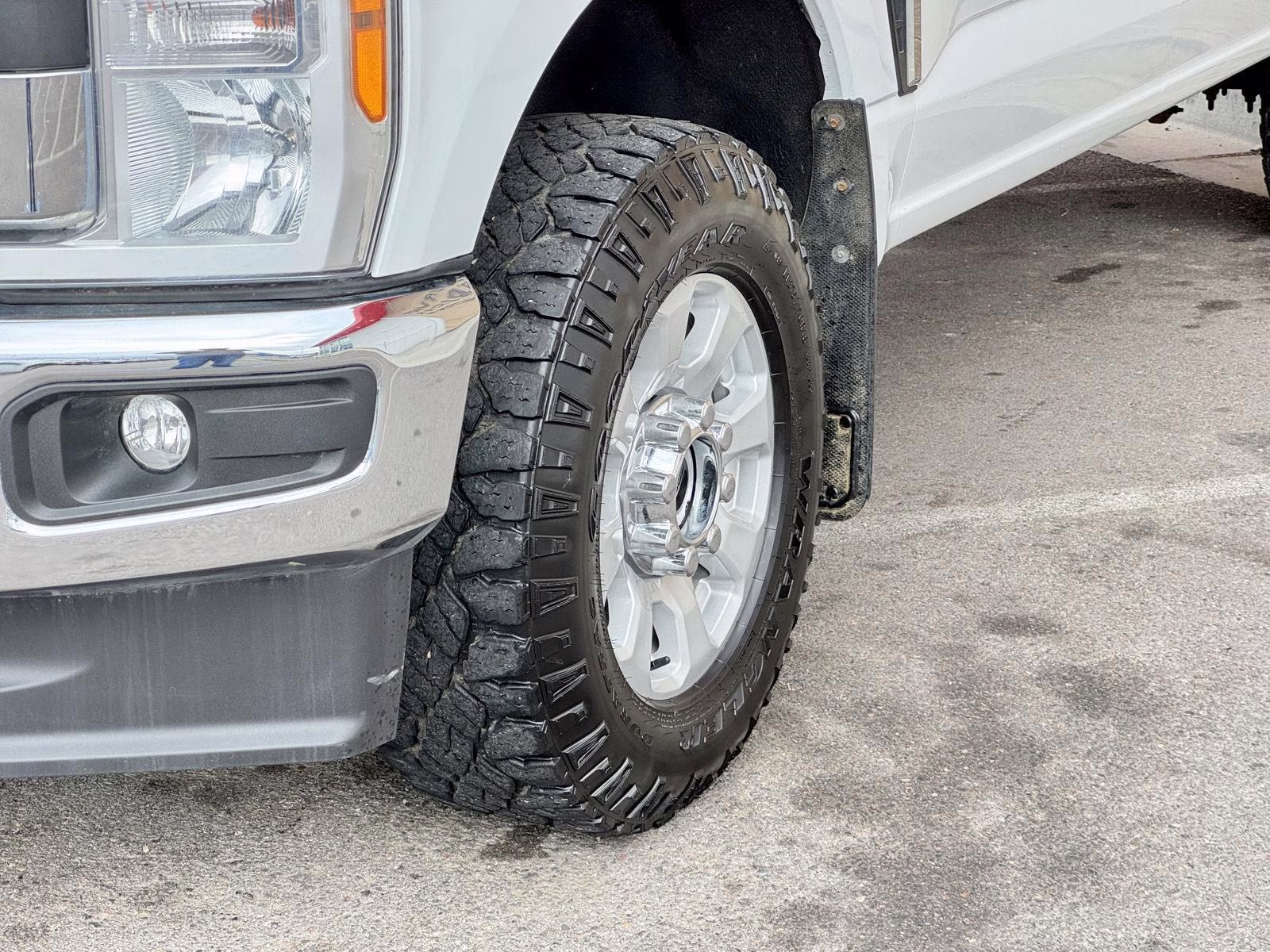 2023 Oxford White Ford Super Duty F-250 SRW XLT 4X4 Truck