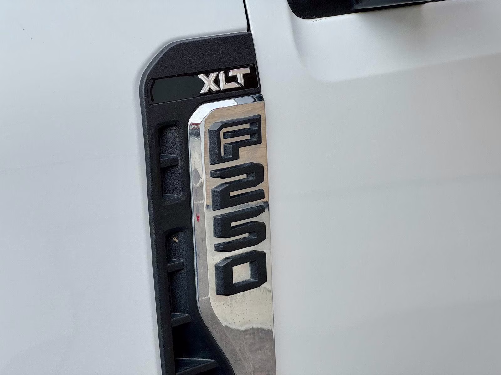 2023 Oxford White Ford Super Duty F-250 SRW XLT 4X4 Truck