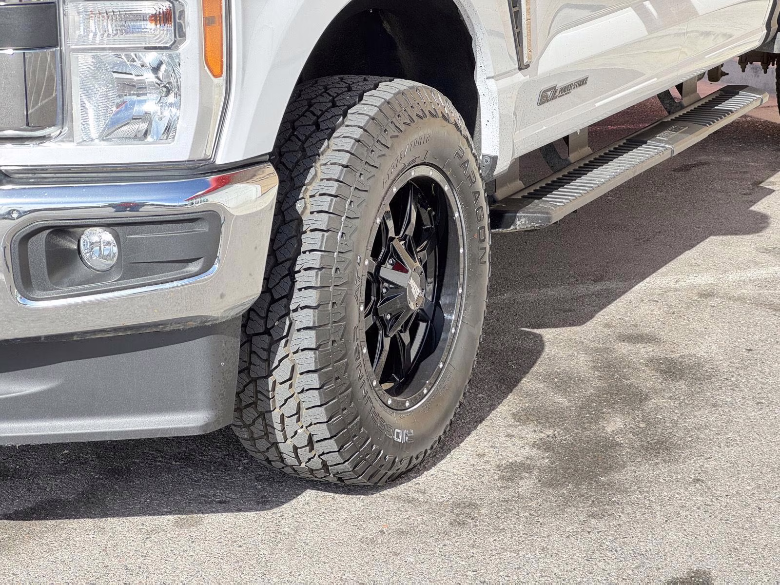 2023 Oxford White Ford Super Duty F-350 SRW XLT 4X4 Truck