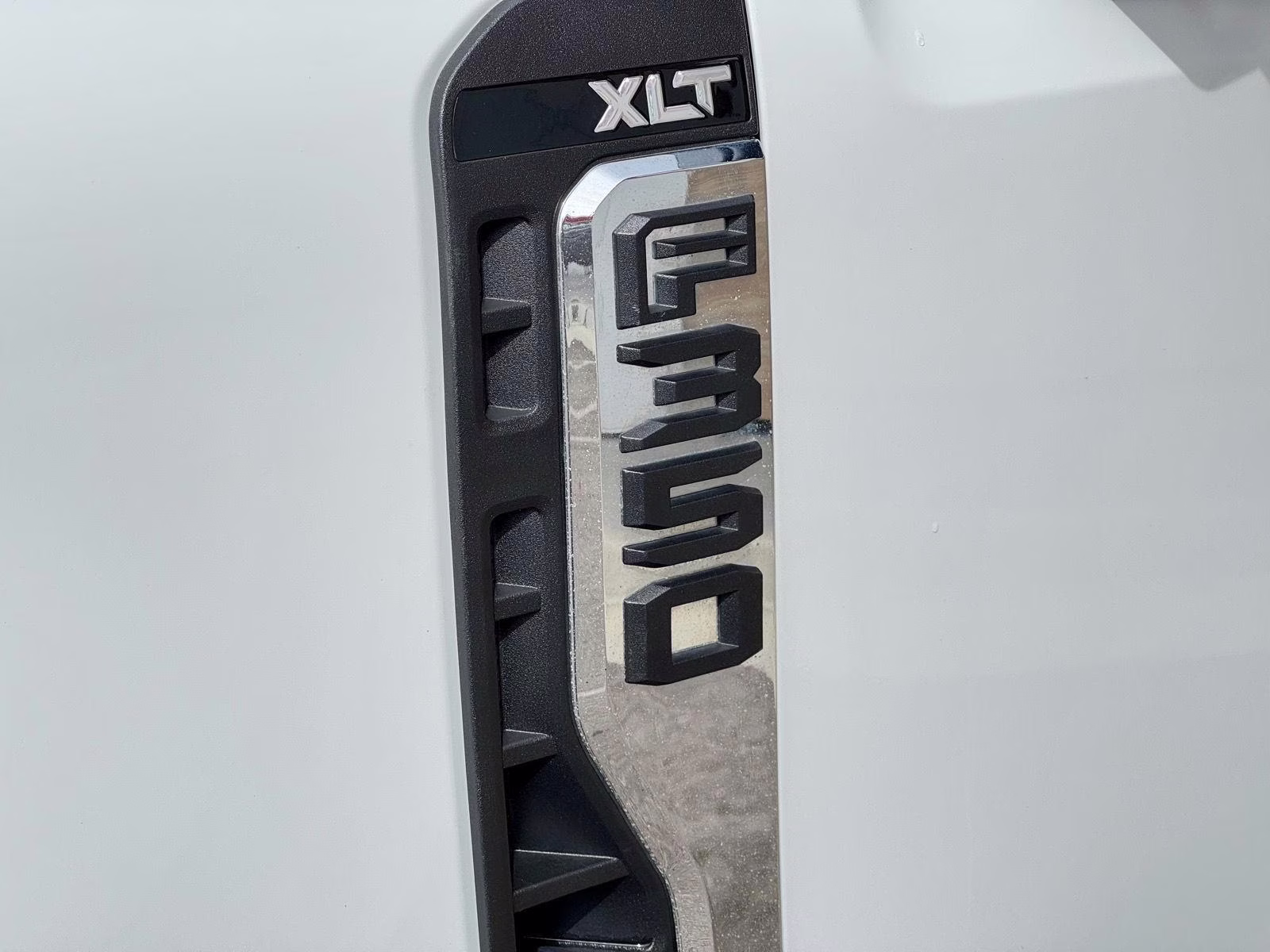 2023 Oxford White Ford Super Duty F-350 SRW XLT 4X4 Truck