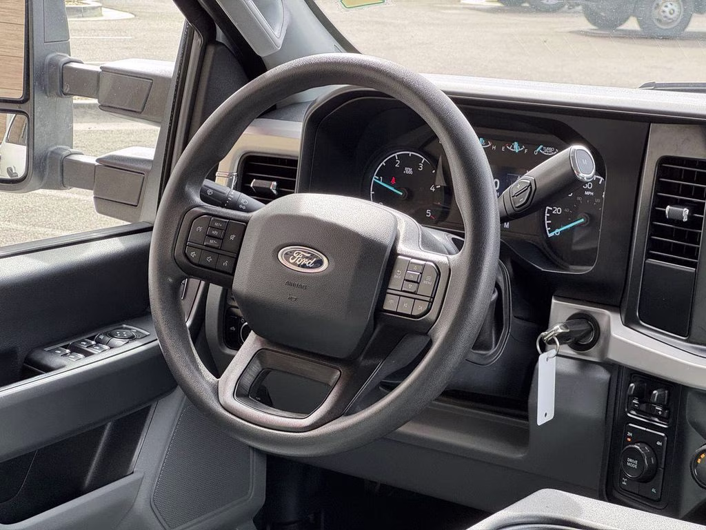 2023 White Ford Super Duty F-350 SRW XLT 4X4 Truck