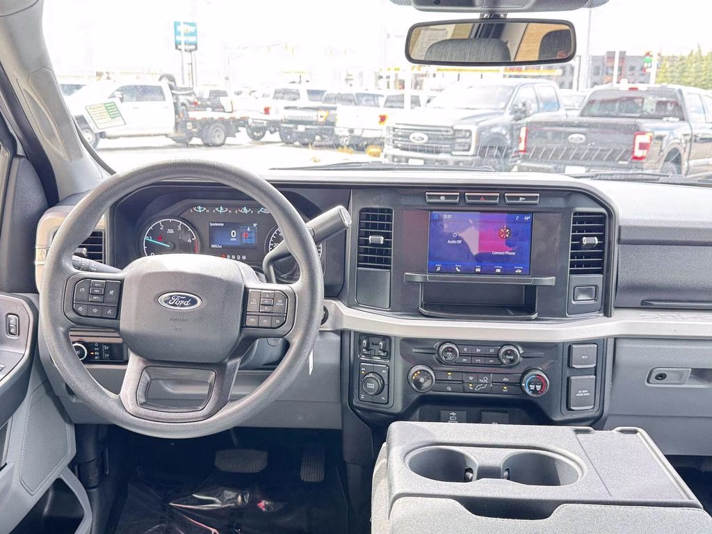 2023 White Ford Super Duty F-350 SRW XLT 4X4 Truck