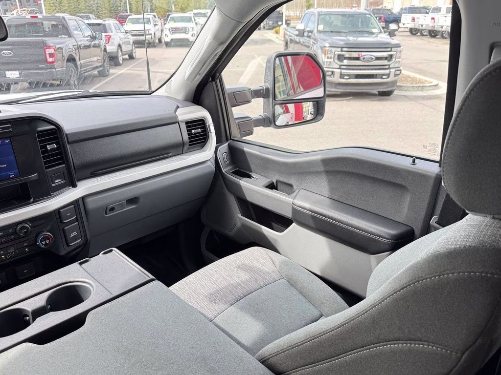 2023 White Ford Super Duty F-350 SRW XLT 4X4 Truck