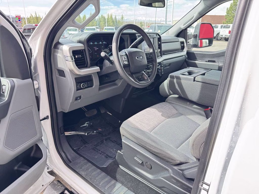 2023 White Ford Super Duty F-350 SRW XLT 4X4 Truck