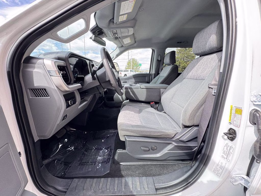 2023 White Ford Super Duty F-350 SRW XLT 4X4 Truck
