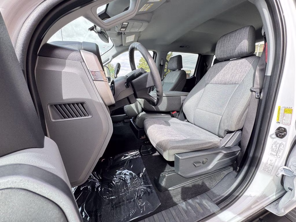 2023 White Ford Super Duty F-350 SRW XLT 4X4 Truck