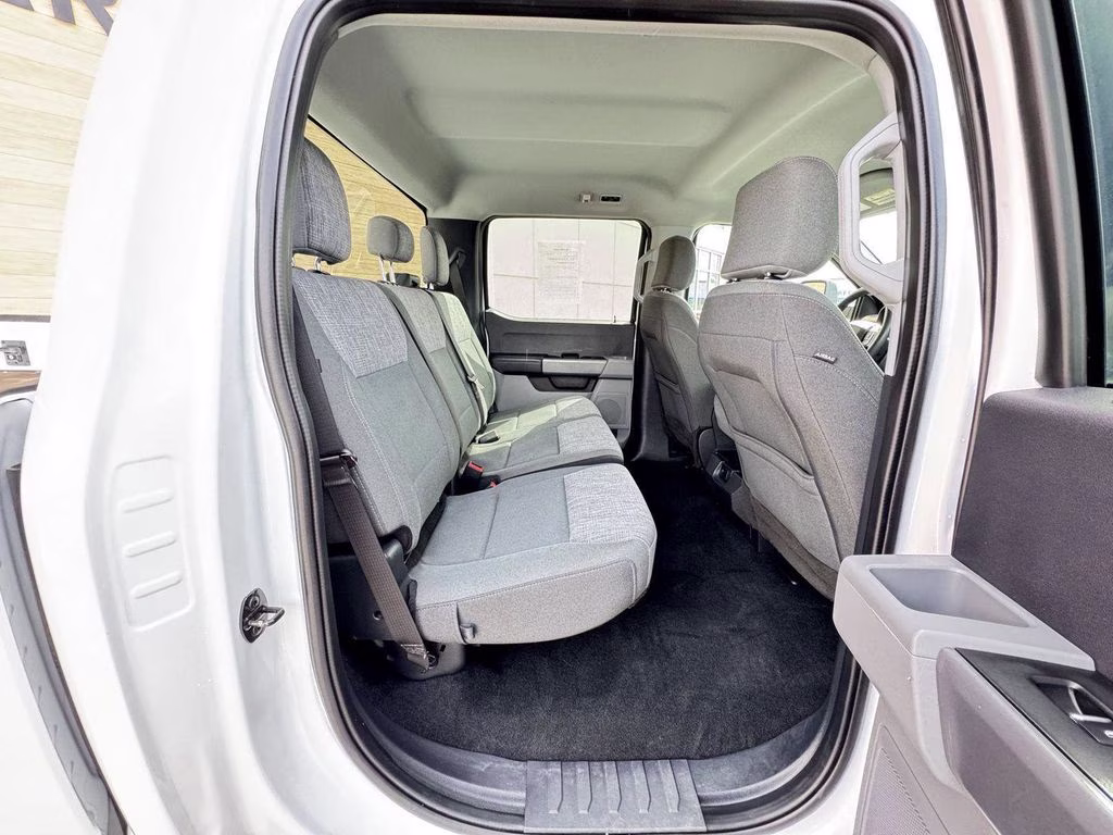 2023 White Ford Super Duty F-350 SRW XLT 4X4 Truck