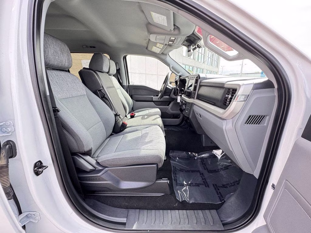 2023 White Ford Super Duty F-350 SRW XLT 4X4 Truck