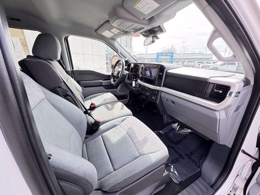 2023 White Ford Super Duty F-350 SRW XLT 4X4 Truck