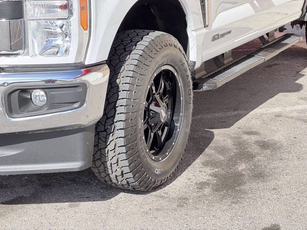 2023 White Ford Super Duty F-350 SRW XLT 4X4 Truck