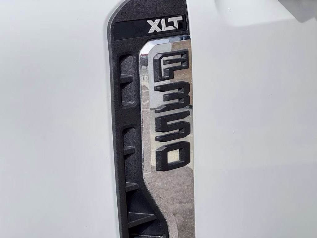 2023 White Ford Super Duty F-350 SRW XLT 4X4 Truck