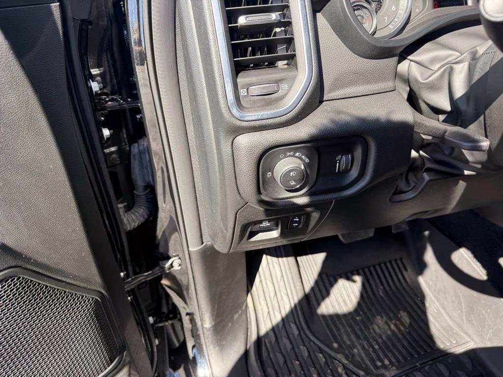 2025 Diamond Black Crystal Pearlcoat Ram 1500 Big Horn 4X4 Truck