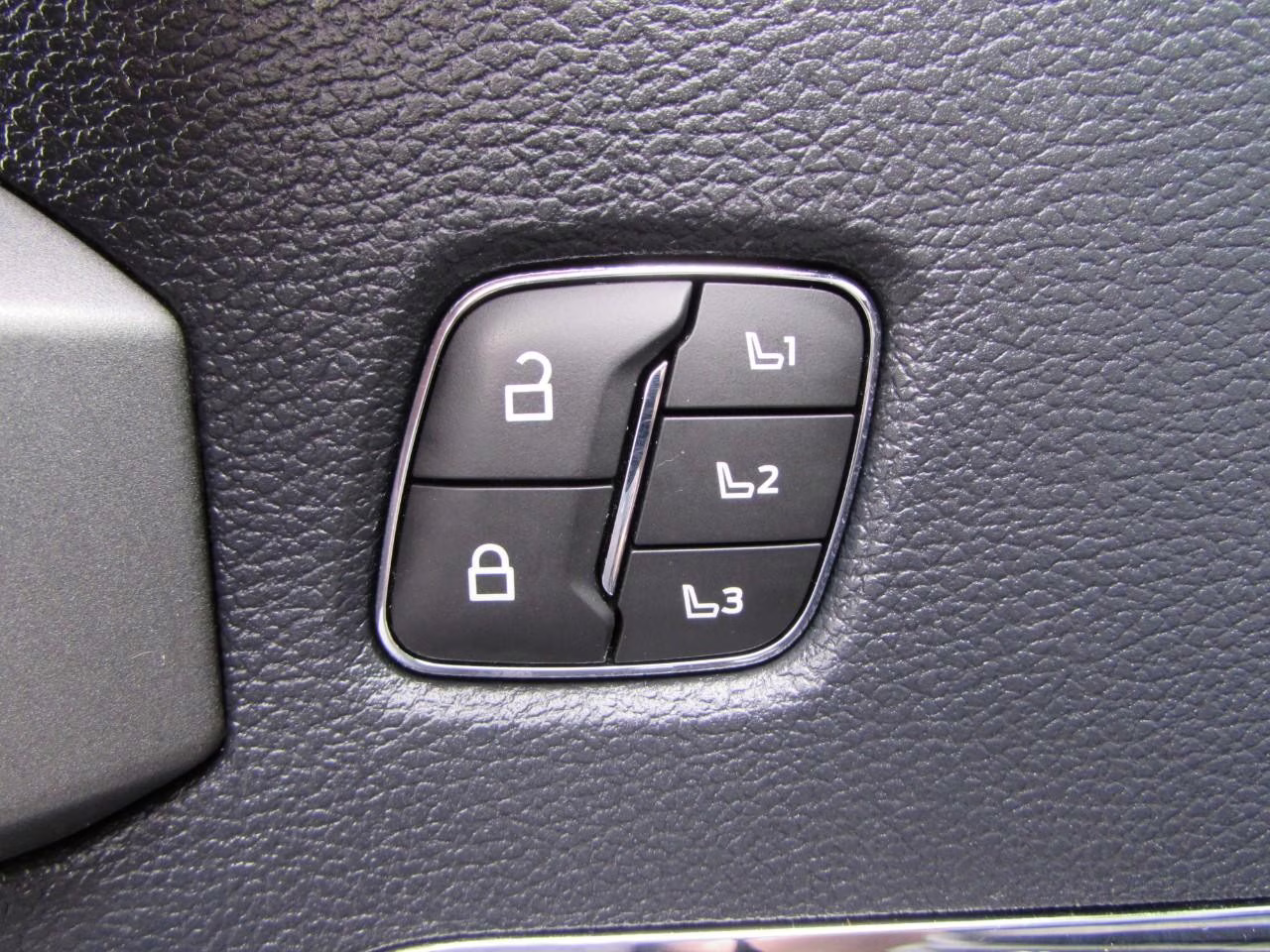 2022 Star White Metallic Tri-Coat Ford Super Duty F-250 SRW Platinum 4X4 Truck