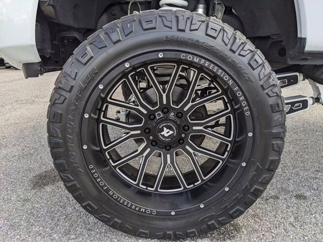 2020 Oxford White Ford Super Duty F-250 SRW Lariat 4X4 Truck