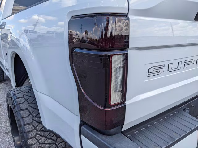 2020 Oxford White Ford Super Duty F-250 SRW Lariat 4X4 Truck