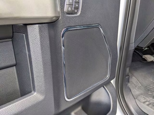 2020 Oxford White Ford Super Duty F-250 SRW Lariat 4X4 Truck