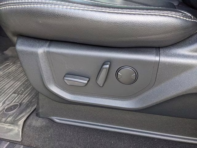 2020 Oxford White Ford Super Duty F-250 SRW Lariat 4X4 Truck