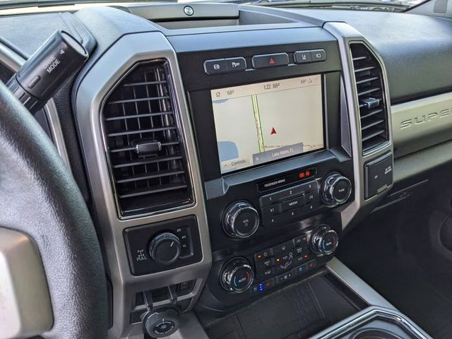 2020 Oxford White Ford Super Duty F-250 SRW Lariat 4X4 Truck