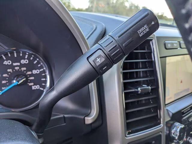 2020 Oxford White Ford Super Duty F-250 SRW Lariat 4X4 Truck