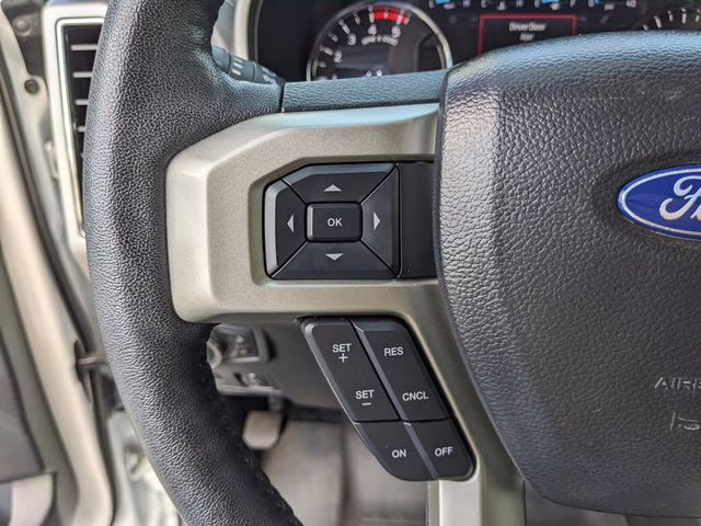 2020 Oxford White Ford Super Duty F-250 SRW Lariat 4X4 Truck