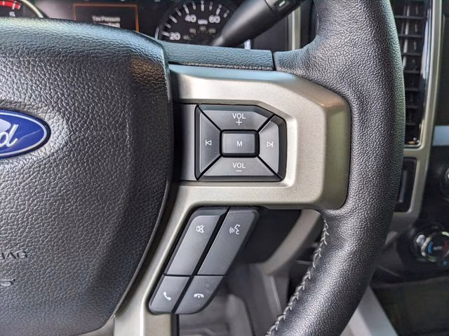 2020 Oxford White Ford Super Duty F-250 SRW Lariat 4X4 Truck