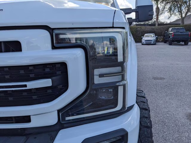 2020 Oxford White Ford Super Duty F-250 SRW Lariat 4X4 Truck