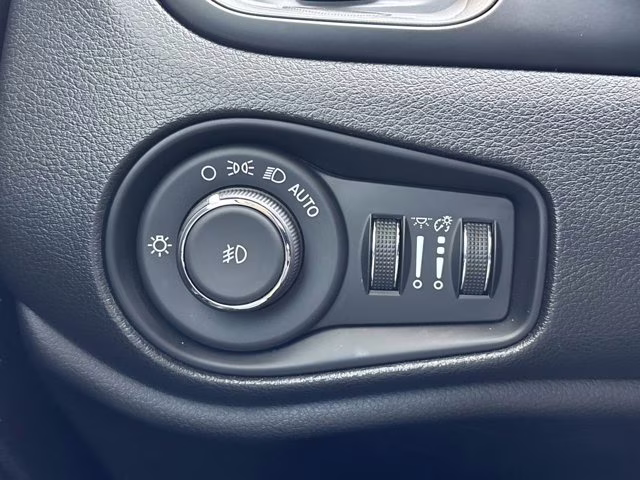 2022 Black Clearcoat Jeep Renegade Latitude 4X4 SUV