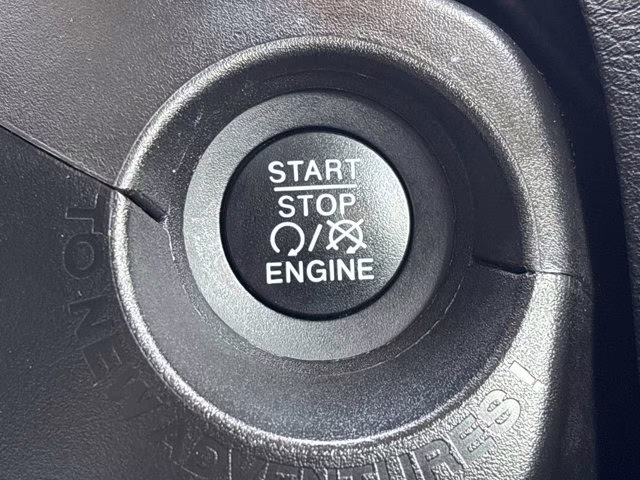 2022 Black Clearcoat Jeep Renegade Latitude 4X4 SUV