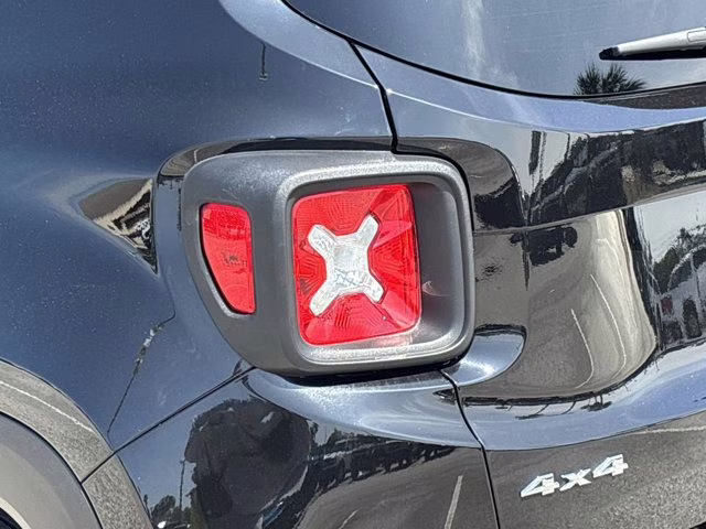 2022 Black Clearcoat Jeep Renegade Latitude 4X4 SUV