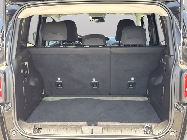 2022 Black Clearcoat Jeep Renegade Latitude 4X4 SUV