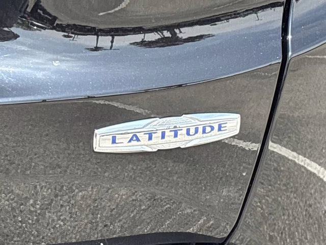 2022 Black Clearcoat Jeep Renegade Latitude 4X4 SUV