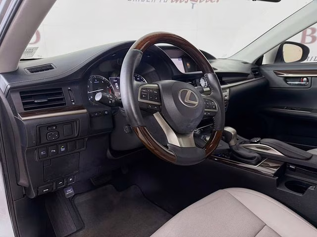 2016 Silver Lexus ES 350 FWD Sedan