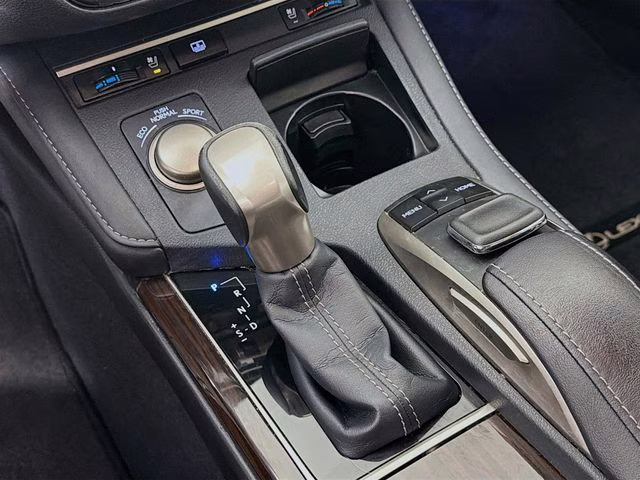 2016 Silver Lexus ES 350 FWD Sedan