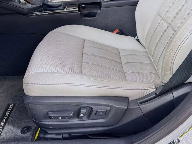 2016 Silver Lexus ES 350 FWD Sedan