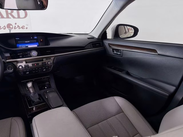 2016 Silver Lexus ES 350 FWD Sedan