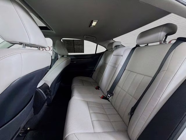 2016 Silver Lexus ES 350 FWD Sedan