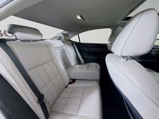 2016 Silver Lexus ES 350 FWD Sedan