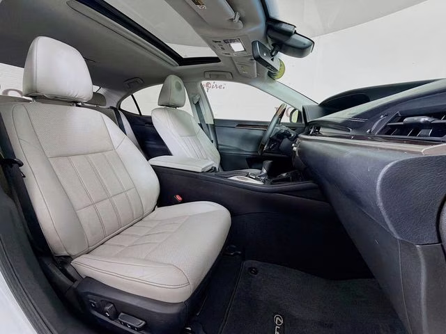 2016 Silver Lexus ES 350 FWD Sedan