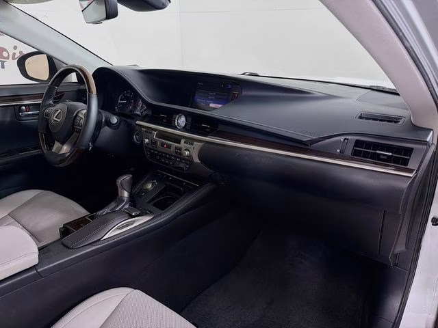 2016 Silver Lexus ES 350 FWD Sedan
