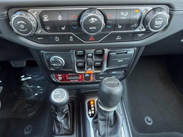 2026 Black Clearcoat Jeep Gladiator Mojave 4X4 Truck
