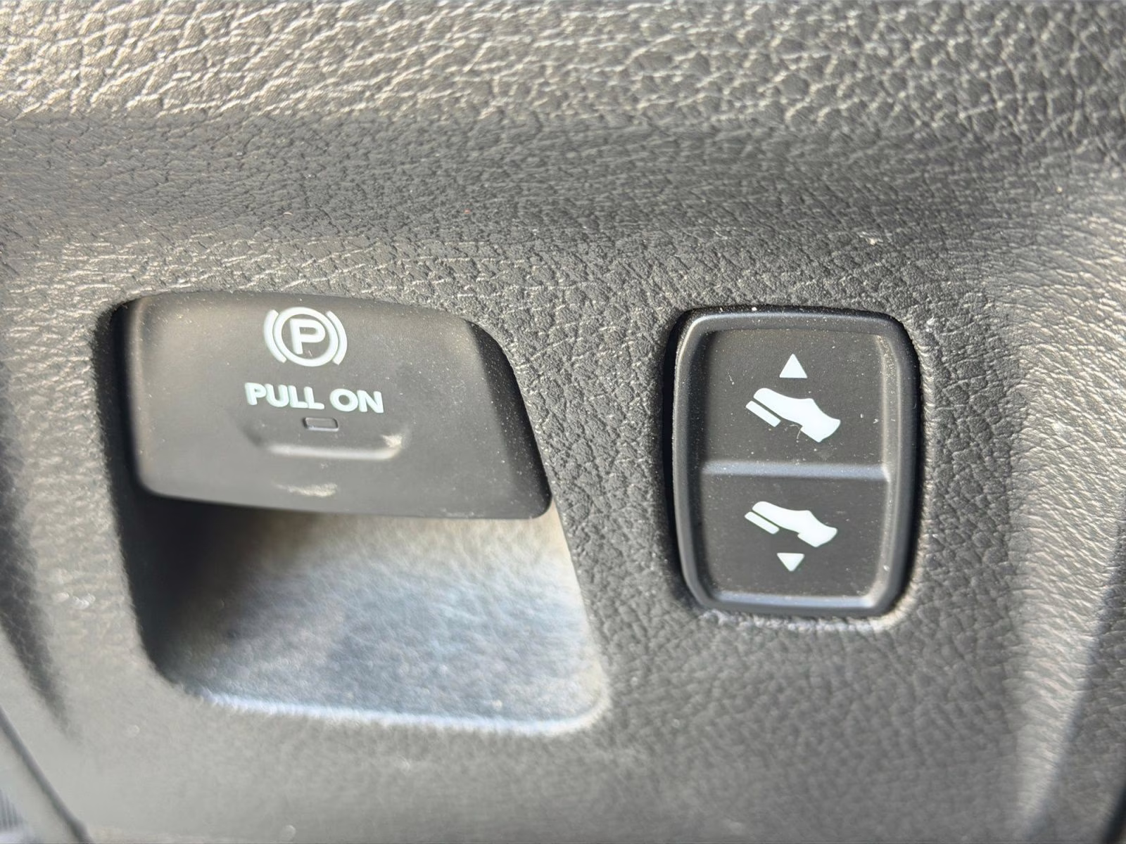 2020 Bright White Clearcoat Ram 1500 Laramie 4X4 Truck