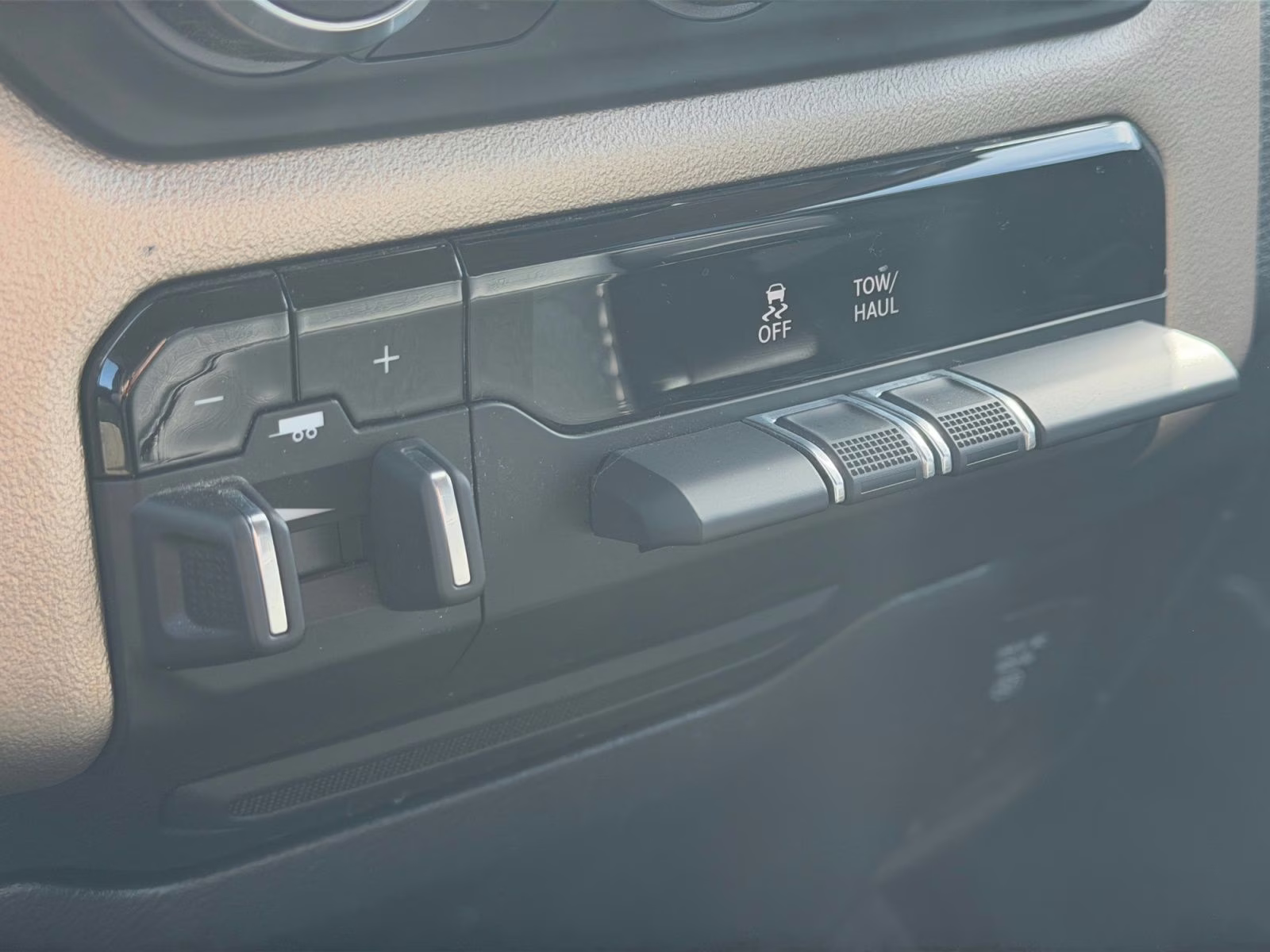 2020 Bright White Clearcoat Ram 1500 Laramie 4X4 Truck