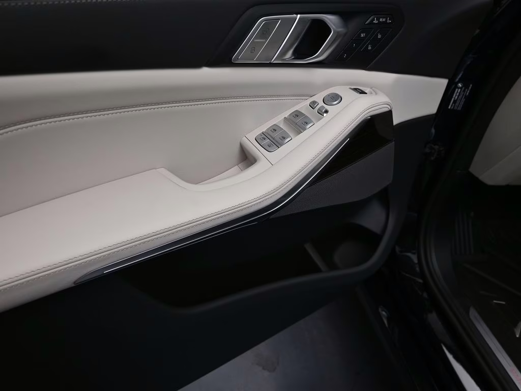 2026 Black Sapphire Metallic BMW X7 xDrive40i AWD SUV
