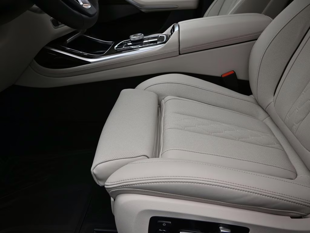 2026 Black Sapphire Metallic BMW X7 xDrive40i AWD SUV
