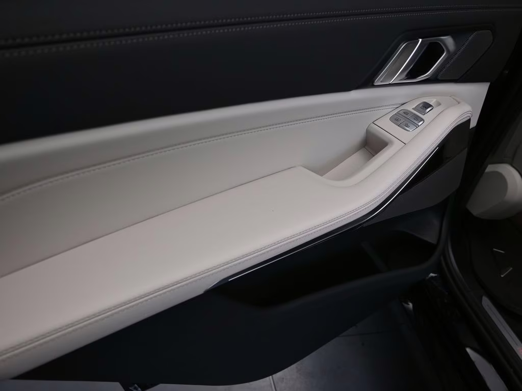 2026 Black Sapphire Metallic BMW X7 xDrive40i AWD SUV
