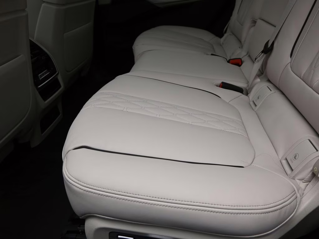 2026 Black Sapphire Metallic BMW X7 xDrive40i AWD SUV