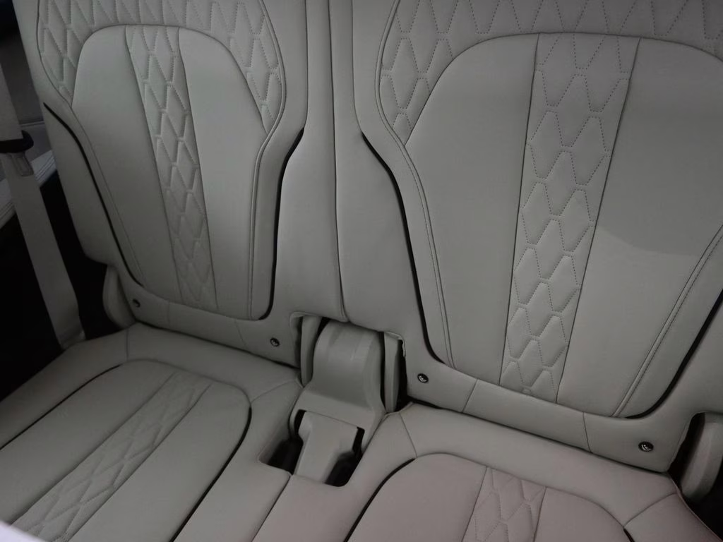 2026 Black Sapphire Metallic BMW X7 xDrive40i AWD SUV